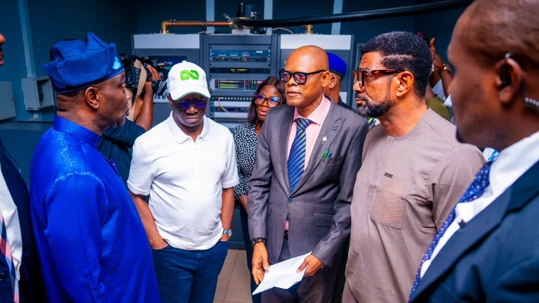 Gov Okpebholo Frowns At The Dilapidating Nature Of Facilities in EBS.